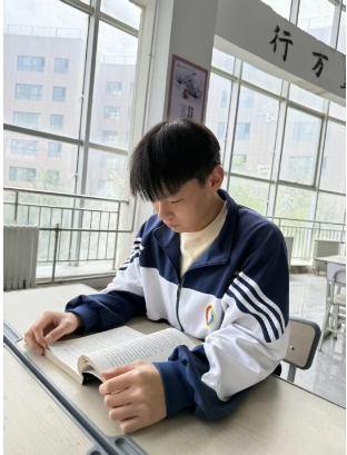 書林漫步 經(jīng)典共享 | 學(xué)生薦書：《你當(dāng)像鳥飛往你的山》